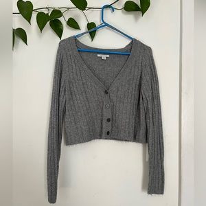 American Eagle Cropped Ribbed Gray Cardigan